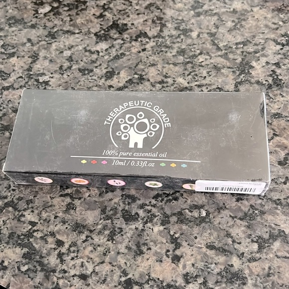 100% pure essential oils NIB - Picture 1 of 7